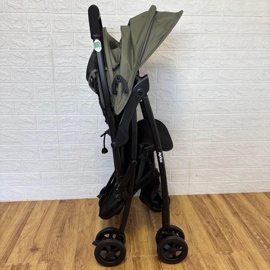 美品　アップリカ　マジカルエアーAG 軽量B型　折りたたみ式　人気カラー