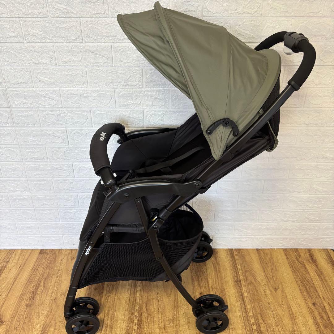 美品　アップリカ　マジカルエアーAG 軽量B型　折りたたみ式　人気カラー