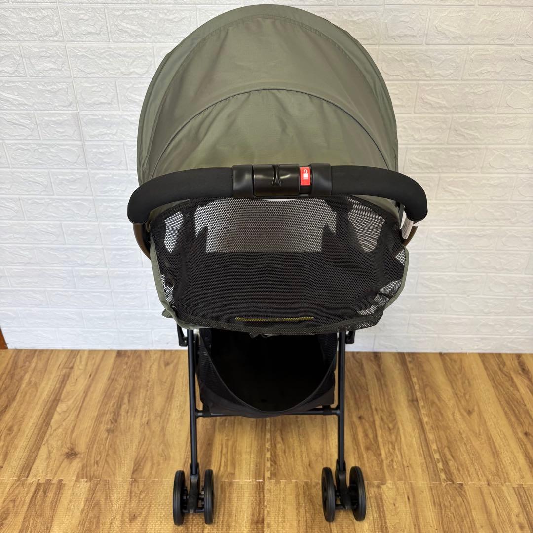 美品　アップリカ　マジカルエアーAG 軽量B型　折りたたみ式　人気カラー