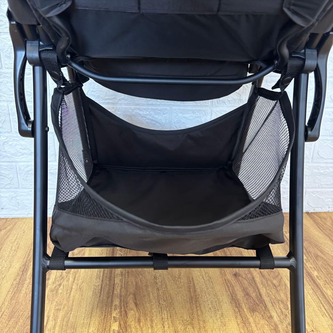 美品　アップリカ　マジカルエアーAG 軽量B型　折りたたみ式　人気カラー