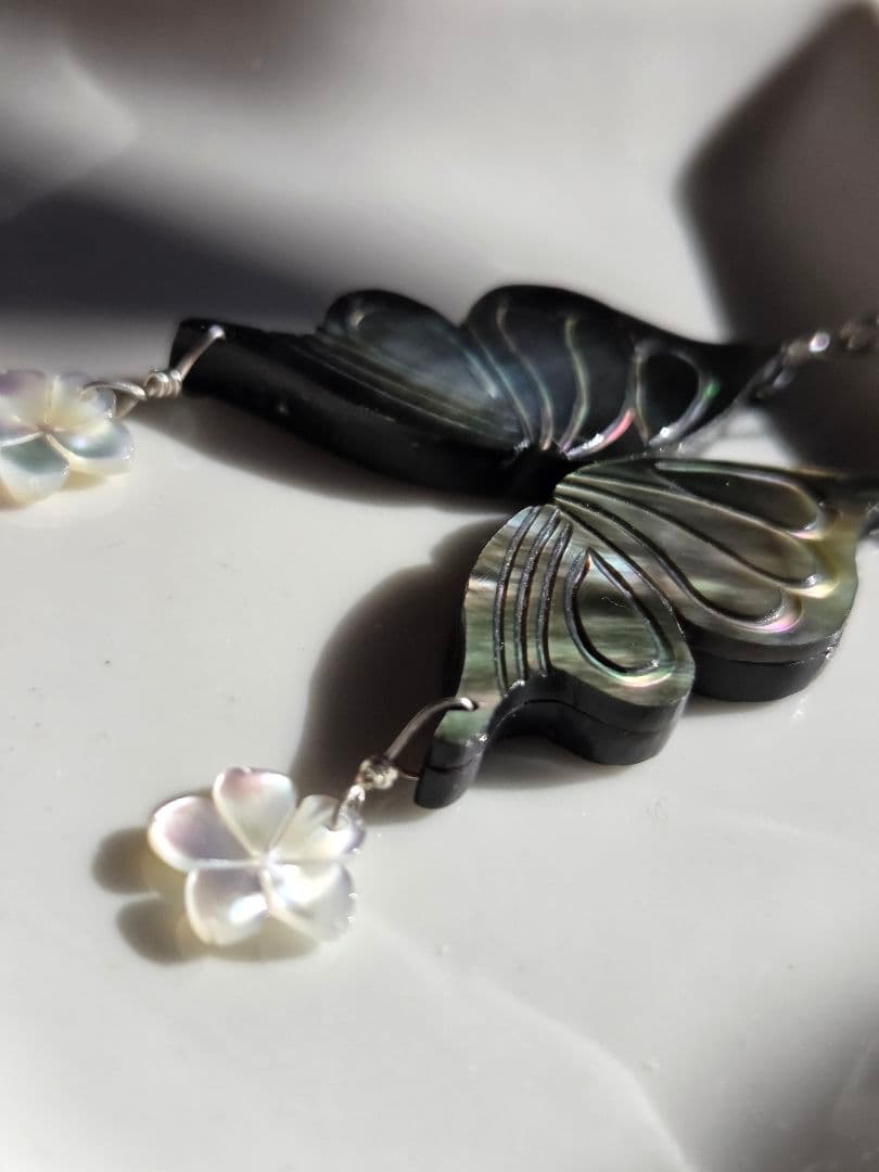 バタフライカービング黒蝶貝×フラワーカービング白蝶貝×ブラックオニキス　　高品質