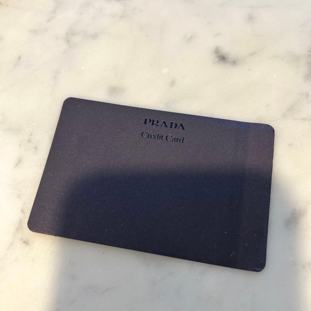 新品未使用　PRADA 　サフィアーノ　2つ折り長財布ブラック　金ロゴ