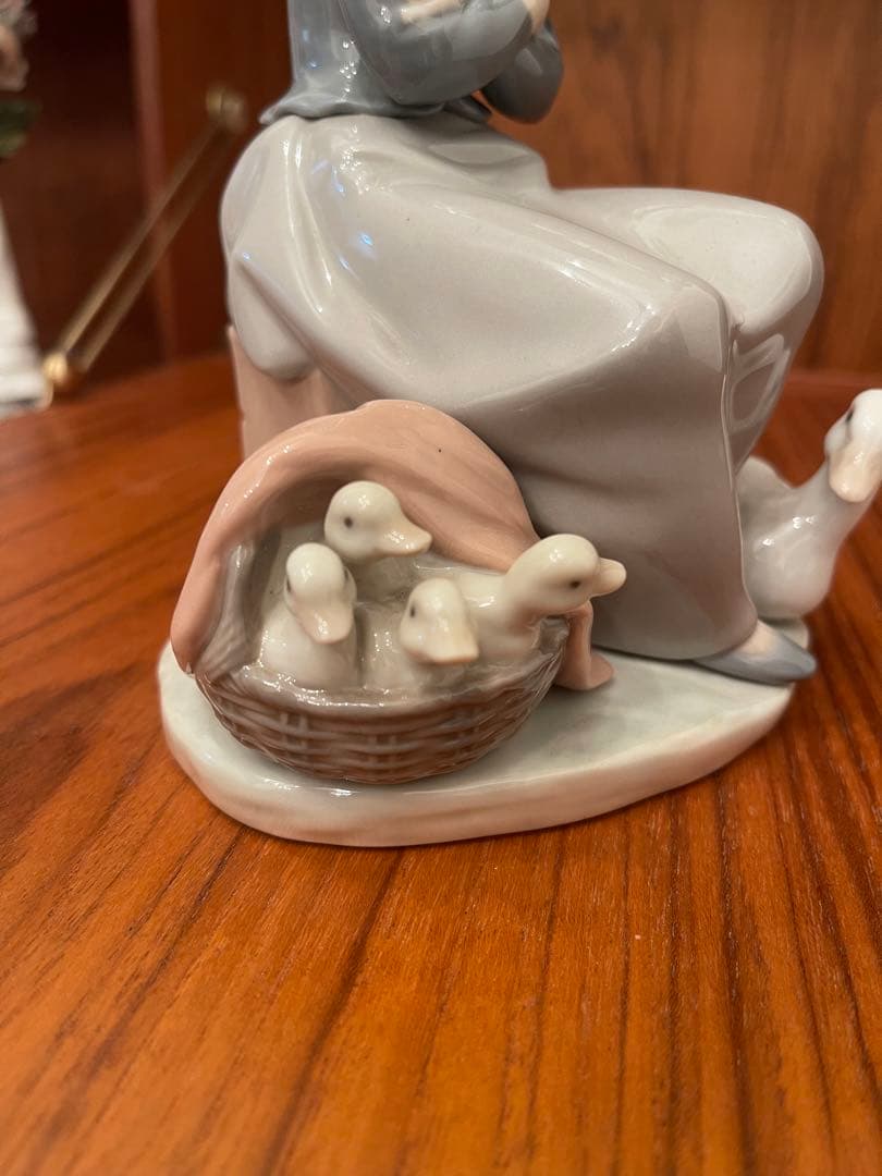 LLADRO リヤドロ　アヒルと少女