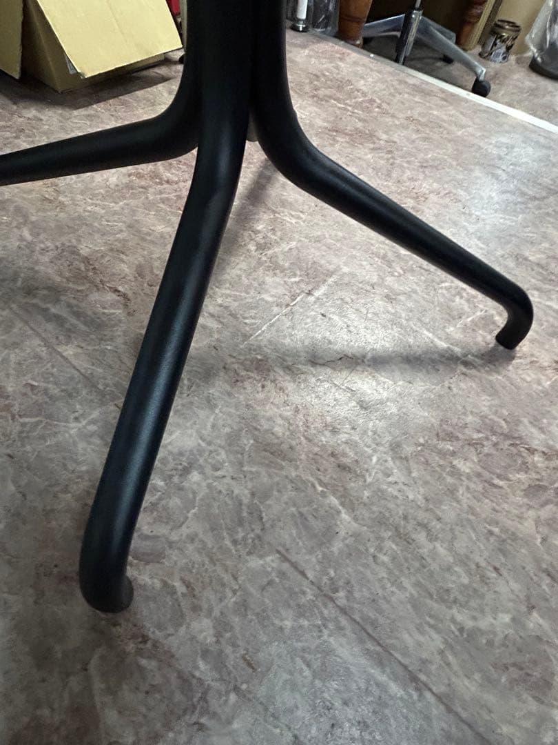 11F1204 Vitra ヴィトラ Bellevilleラウンドテーブル