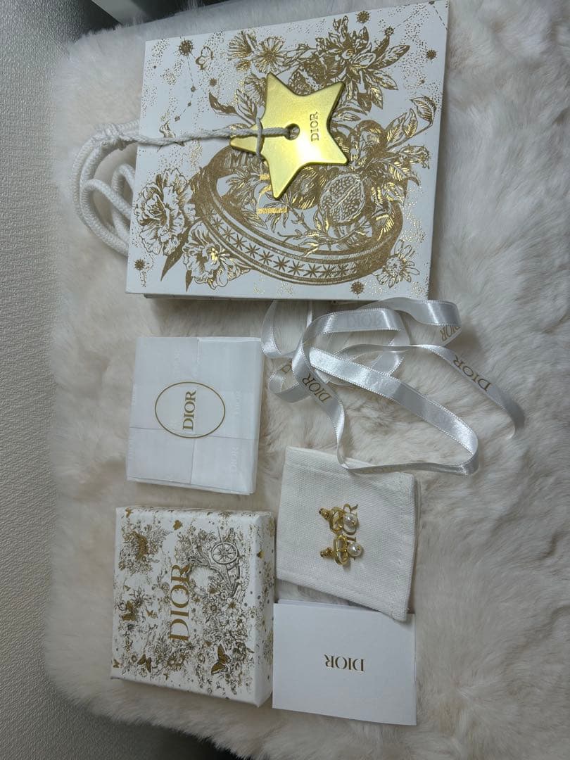 Dior Petit CD ピアス メタル & レジンパール ゴールド