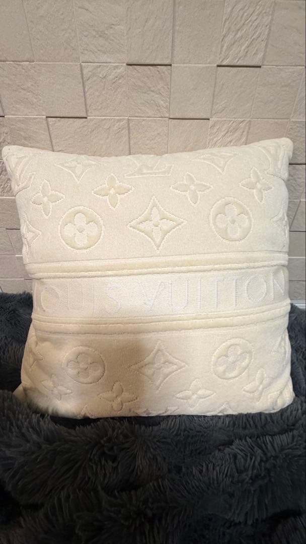 Louis Vuitton クッサン LV バケーション