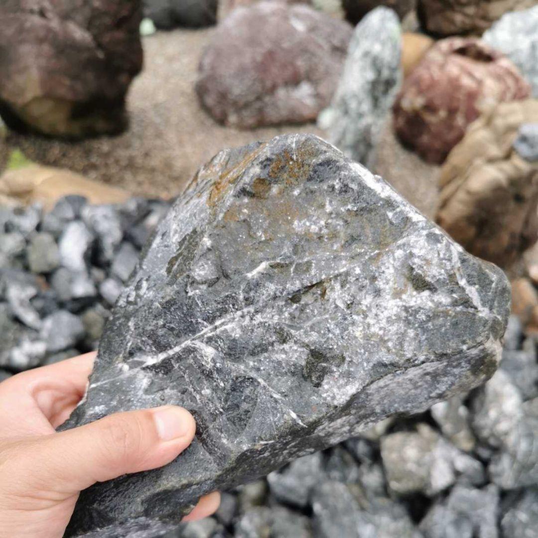 秩父産　グレーストーン　100キロ 庭石　石　鑑賞石　石材　割栗石