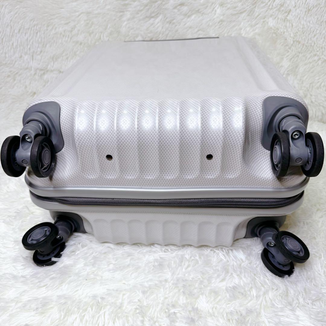 ace. スーツケース パリセイド　35L ホワイトカーボン　TSAロック