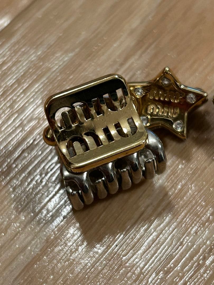 E*a様 miu miu ミニヘアクリップ