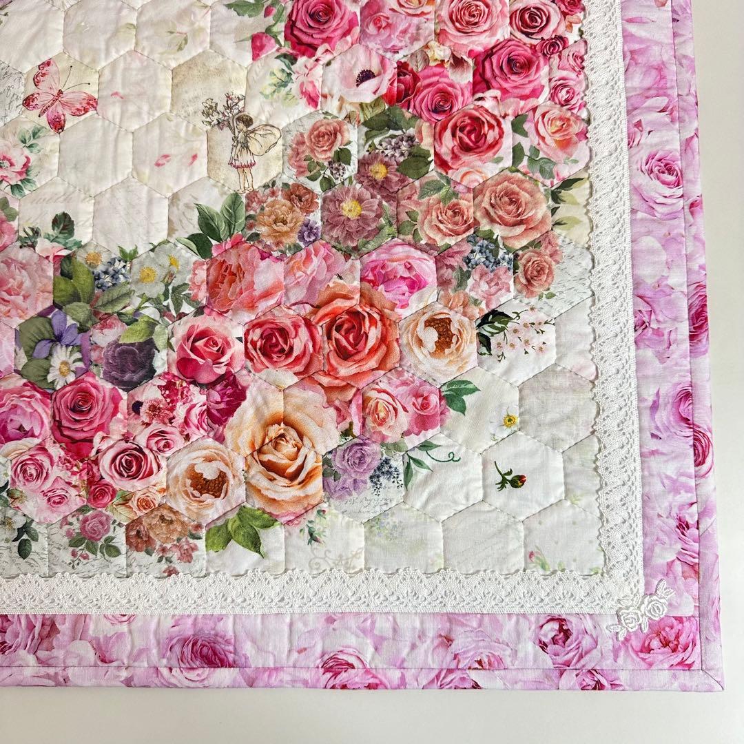 ヘキサゴンパッチワークの ローズリース