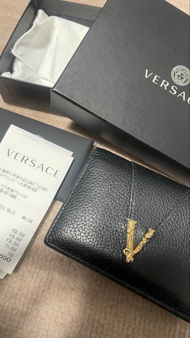 【鯖缶様】VERSACE ブラックレザー 二つ折り財布