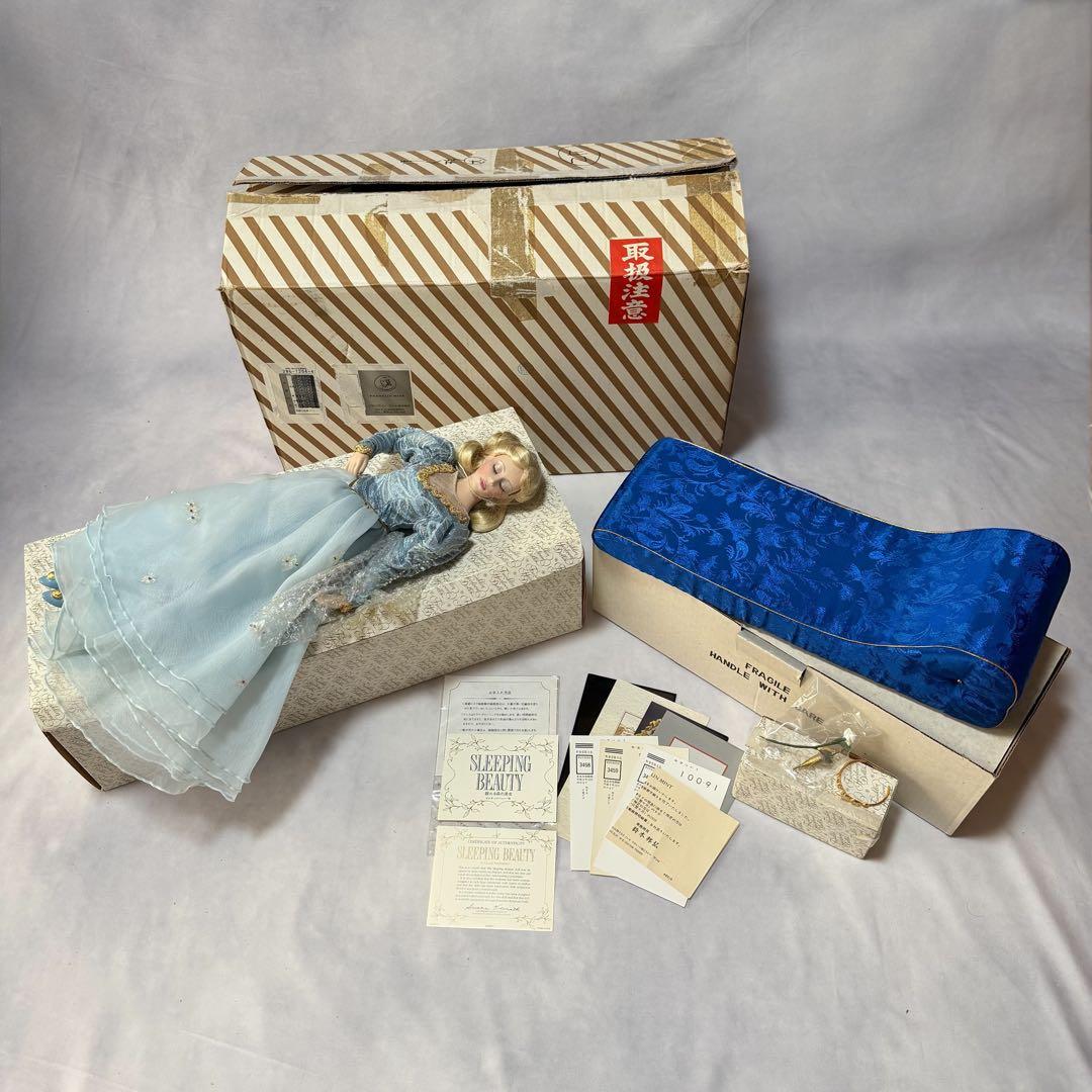 超希少☆フランクリンミント 眠れる森の美女 ポーセリンドール 豪華寝椅子付