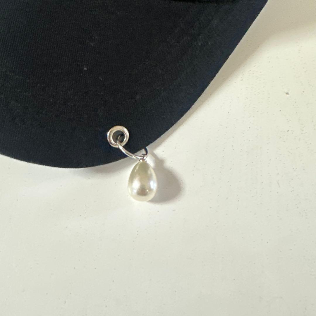 KIMHEKIM ブラックキャップ パールチャーム付き