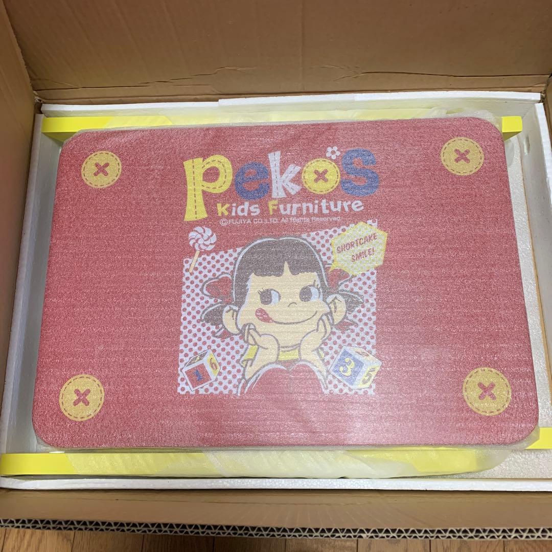 レア　ペコちゃんミニテーブル　不二家ペコちゃん