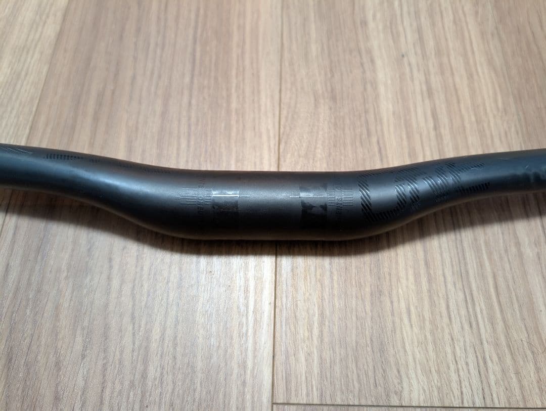 OneUp Carbon Handlebar 20mmライズ 750mm幅