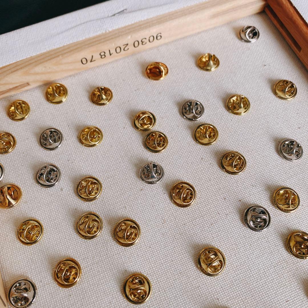 【まとめ売り大特価】　アメリカ　ヨーロッパ　ピンブローチ 74点セット