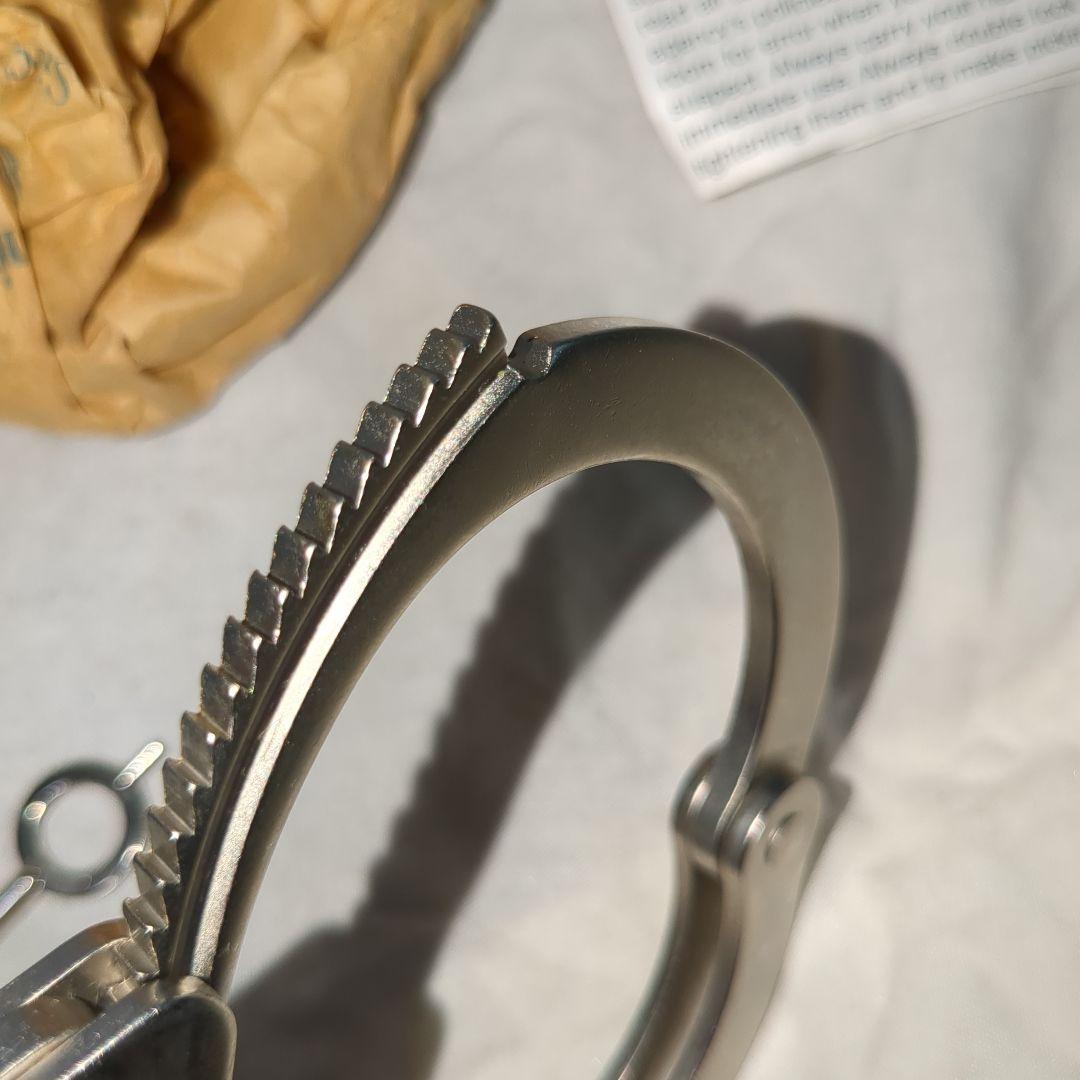 米国製実物　手錠　ハンドカフ　 Smith＆Wesson M100　S&W