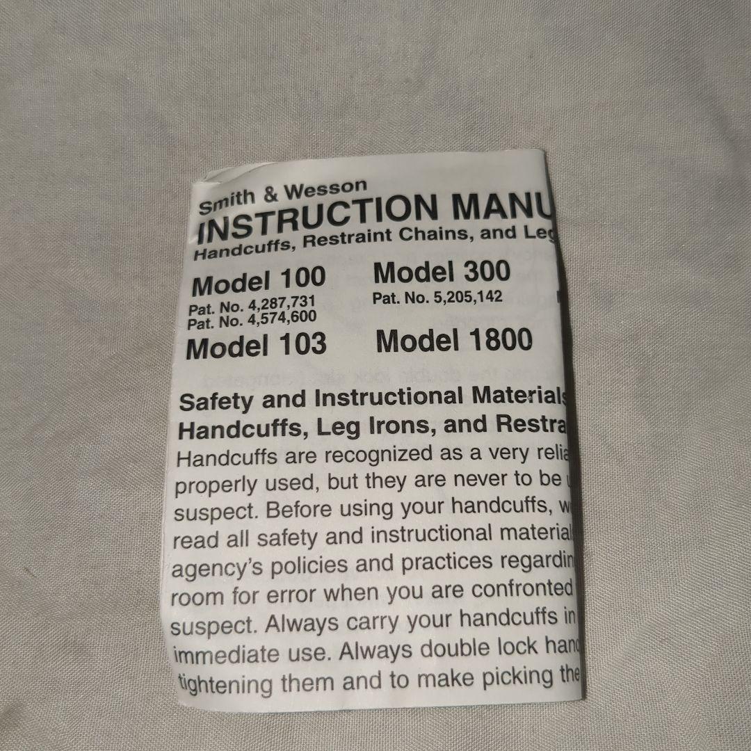 米国製実物　手錠　ハンドカフ　 Smith＆Wesson M100　S&W