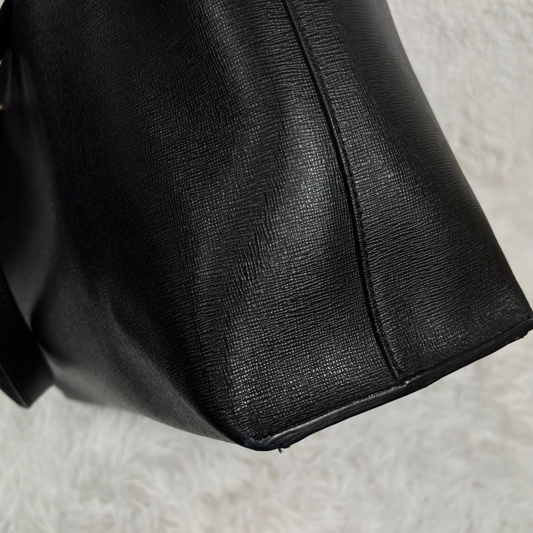 GIORGIO ARMANI レザー　トートバッグ　ブラック　A4収納