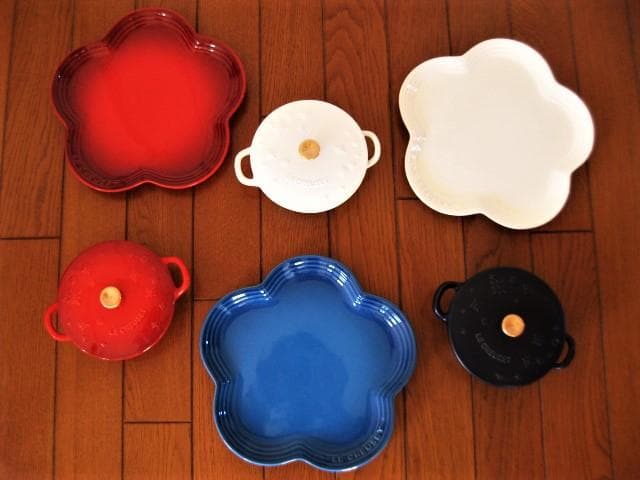 最終お値下げ～ルクルーゼのミニマルミット＆フラワープレート　３色セット