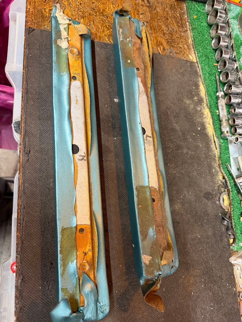 1964インパラ　左右　肘掛け　内装パーツ グリーン