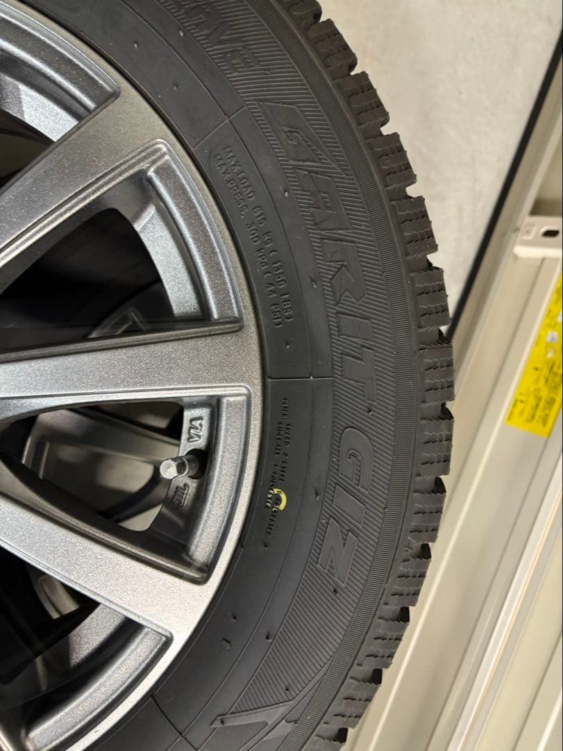 Black スタッドレスタイヤ 195/65R15 5スポークシルバー