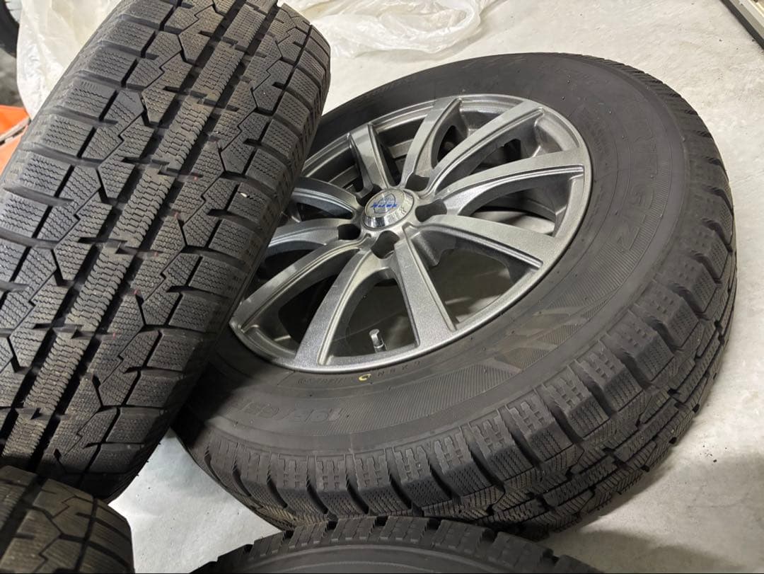 Black スタッドレスタイヤ 195/65R15 5スポークシルバー