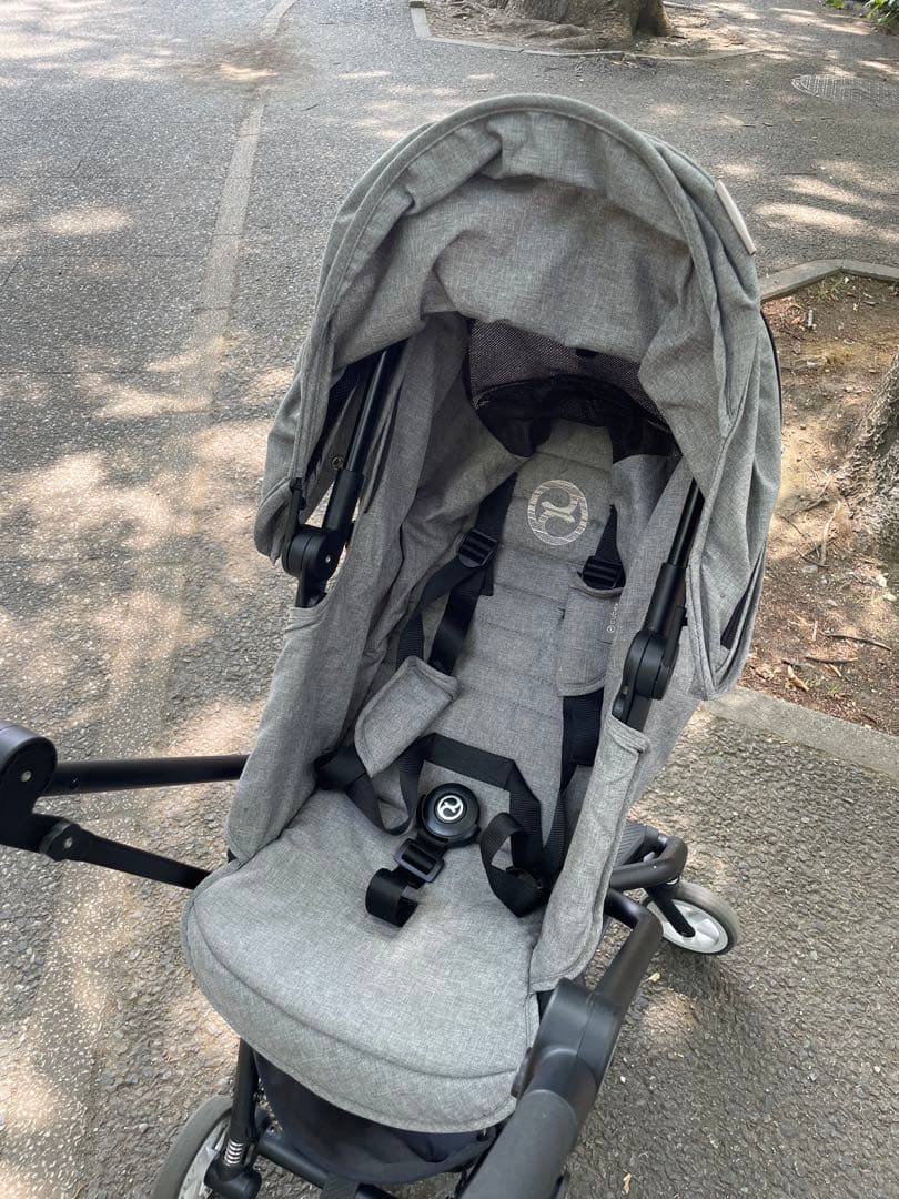 【みかこん】お値下げ中！Cybex EEZY S ツイスト 360度両面式