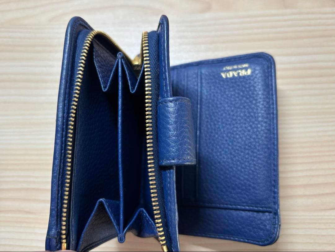 PRADA ネイビー 二つ折り財布
