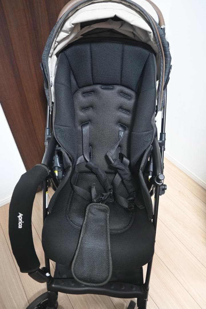 美品 ラクーナビッテクッション グレー 2023年モデル Aprica