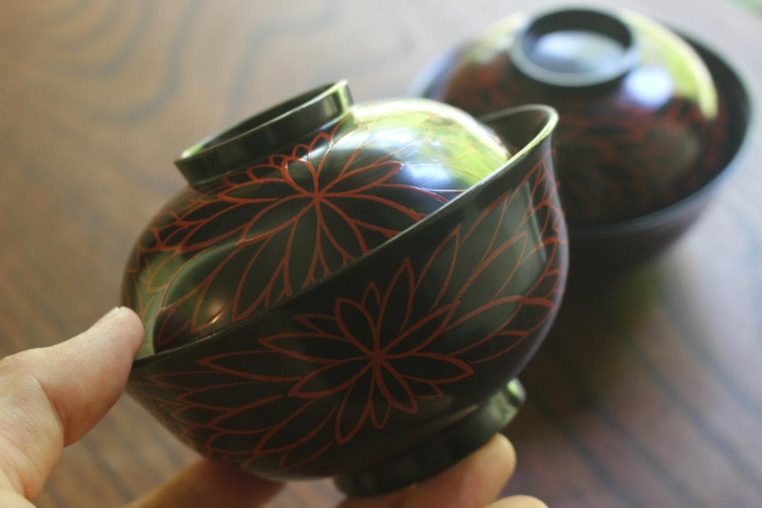 極小傷有！時代黒漆に風情ある朱漆菊文の映えるお椀2点（検輪島塗懐石椀蒔絵椀