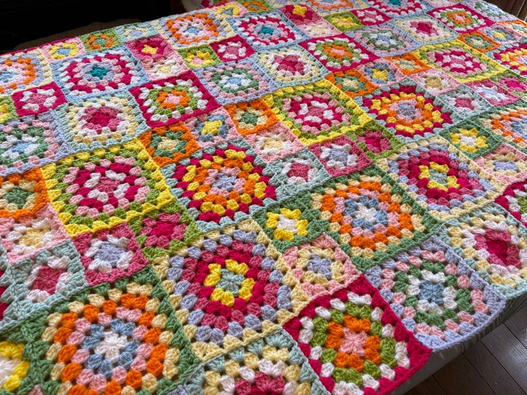 お値下げ✳︎ハンドメイド✳︎グラニースクエア✳︎ブランケット✳︎マルチカバー✳︎大判