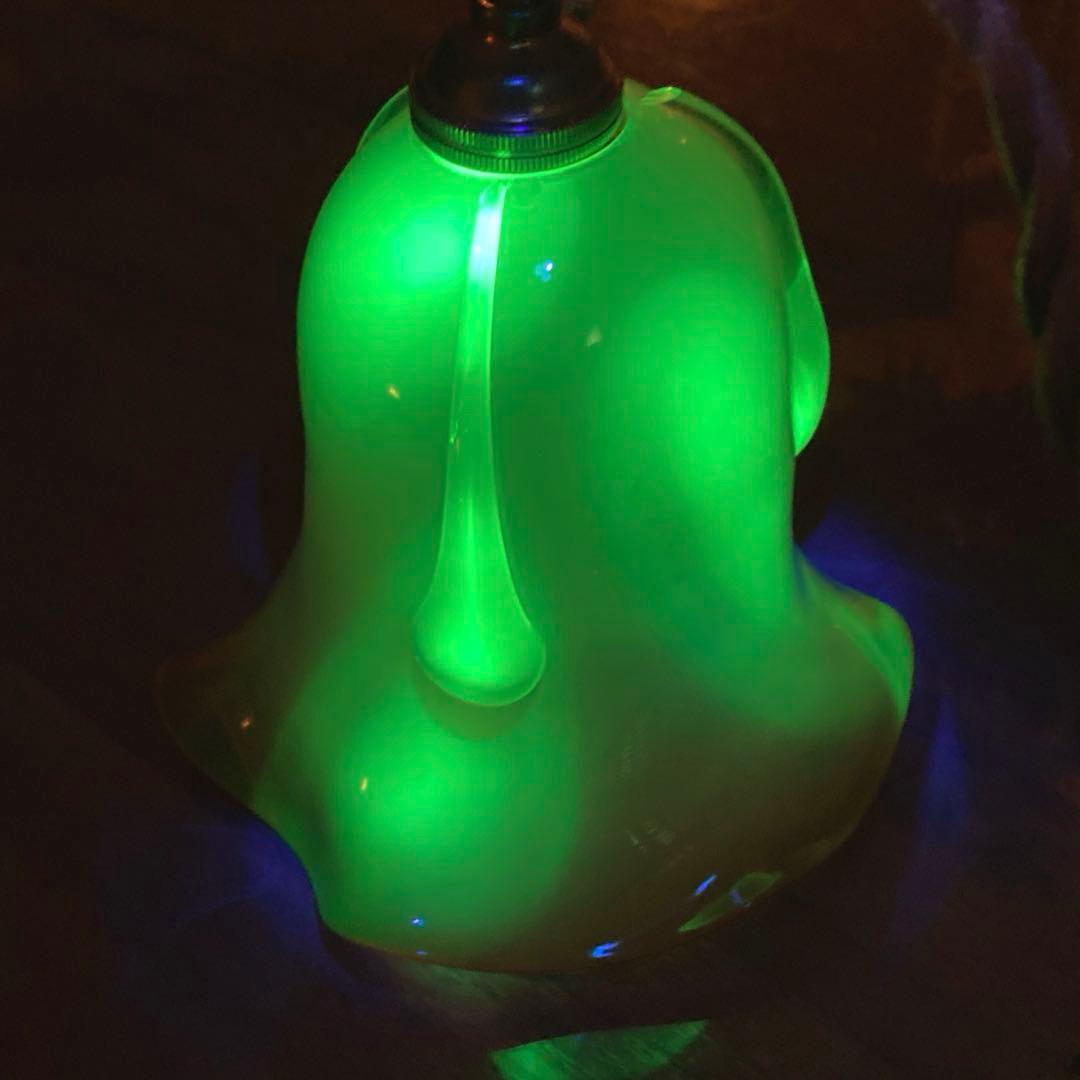 イギリス　1920年　ヴァセリン（ウラン）　ランプシェード　オパールセント