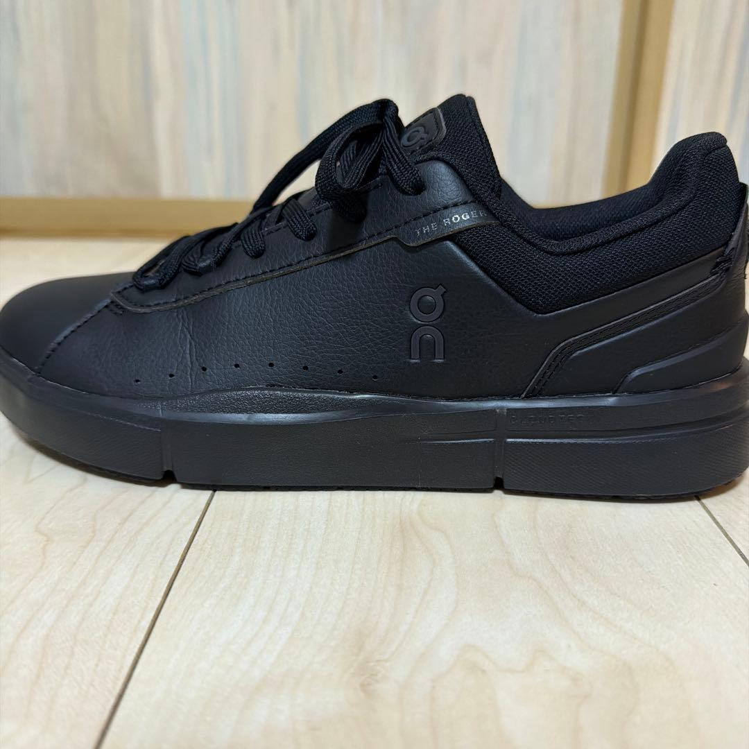 on ブラック スニーカー25cm