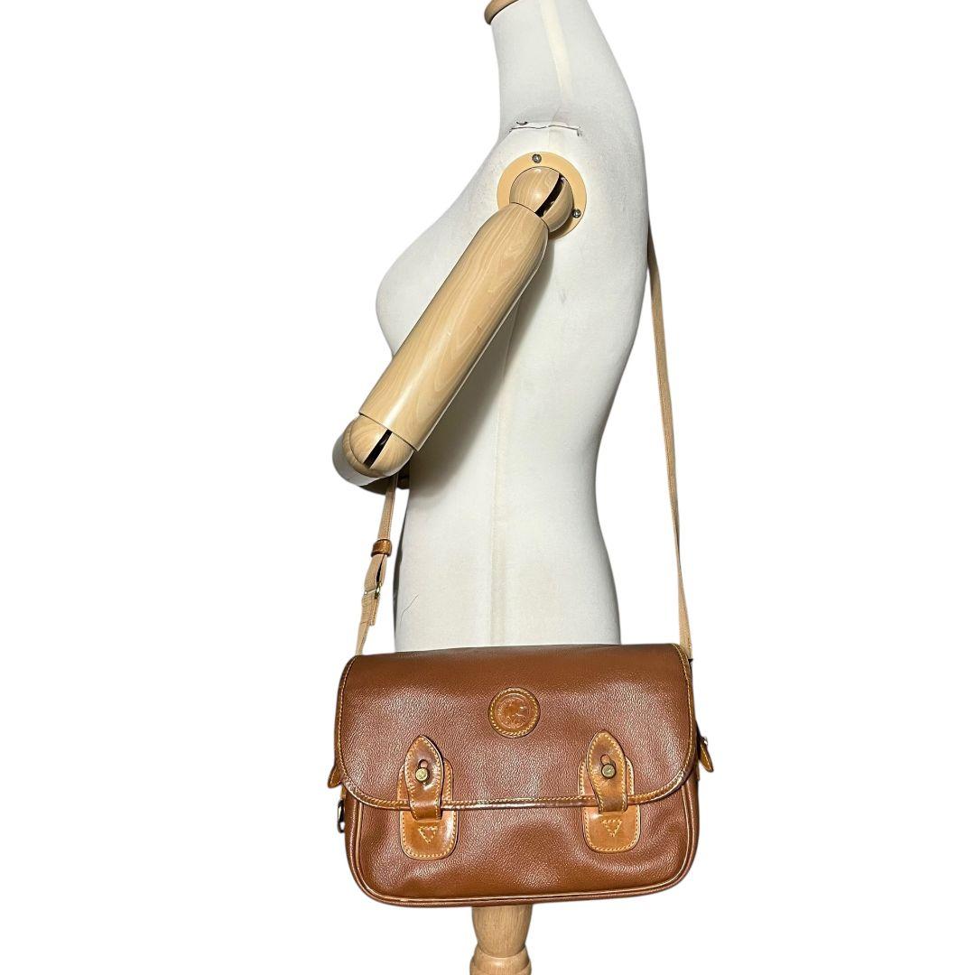 【 良品 】 ハンティングワールド　メッセンジャーバッグ　フラップベルト　レザー