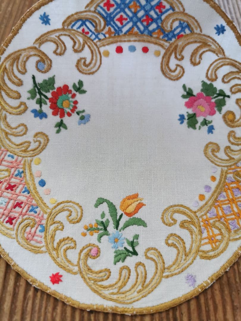 アンティークフランス マルチカラー手刺繍 チューリップ＆ローズ リネンドイリー