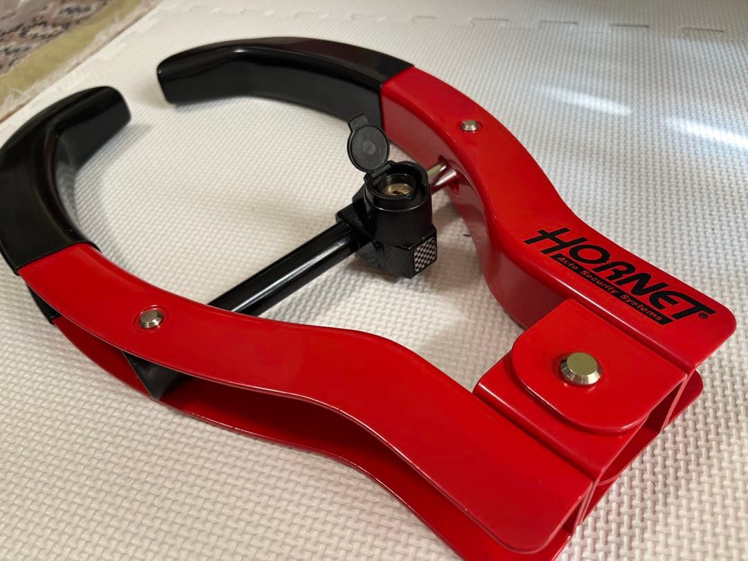HORNET タイヤロック レッド/ブラック