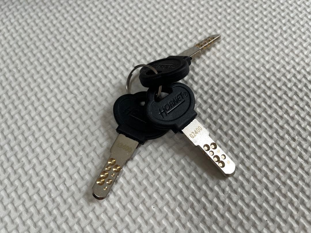 HORNET タイヤロック レッド/ブラック