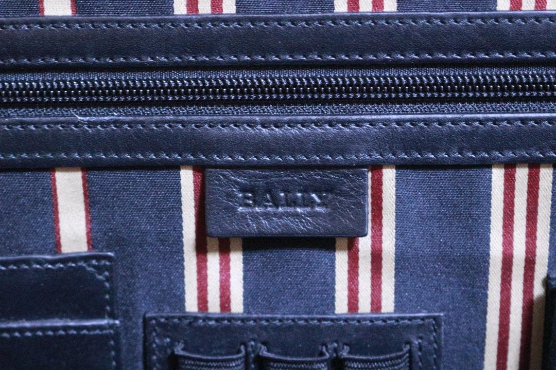 BALLY　本革キャリーバッグ