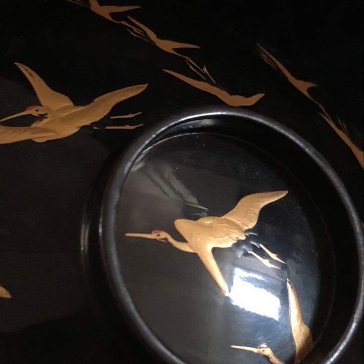 究極の美◼️蔵から黄金の鶴23羽が優雅に飛ぶ漆塗り蒔絵のお椀が出て来ました。