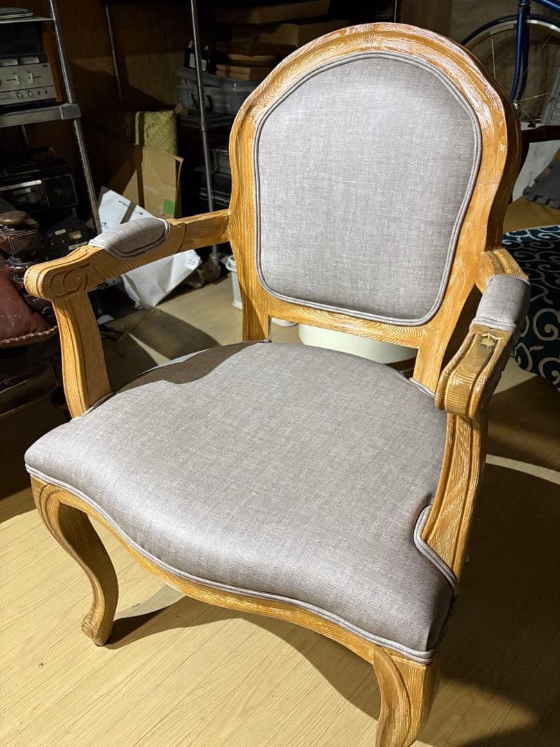 シャビーシックなスタイリングチェア　ダイニング　店舗什器　リビング