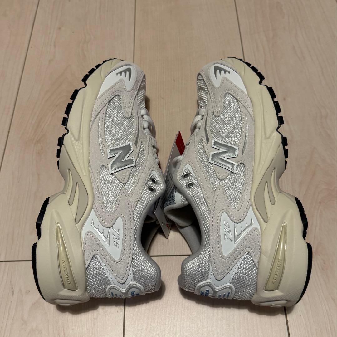 新品未使用品　ニューバランス 725 24.5cm