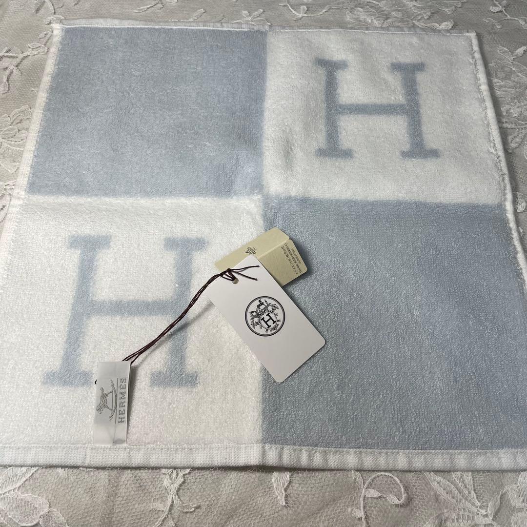 ❣️未使用品❣️エルメス　アヴァロンカレ Hロゴ タオルハンカチ ライトブルー