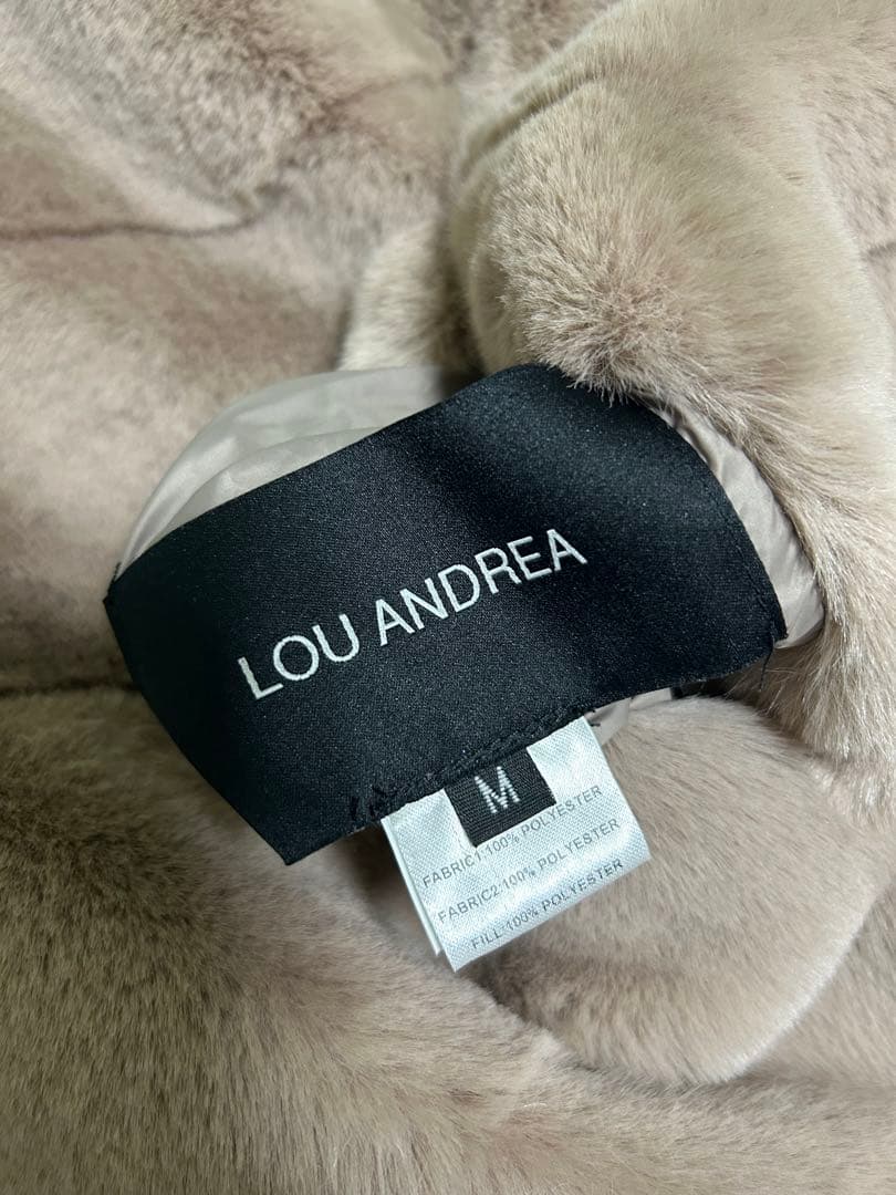 ⭐︎未使用LOU ANDREA⭐︎フード付。リバーシブルジレ　ダウン➕ファー