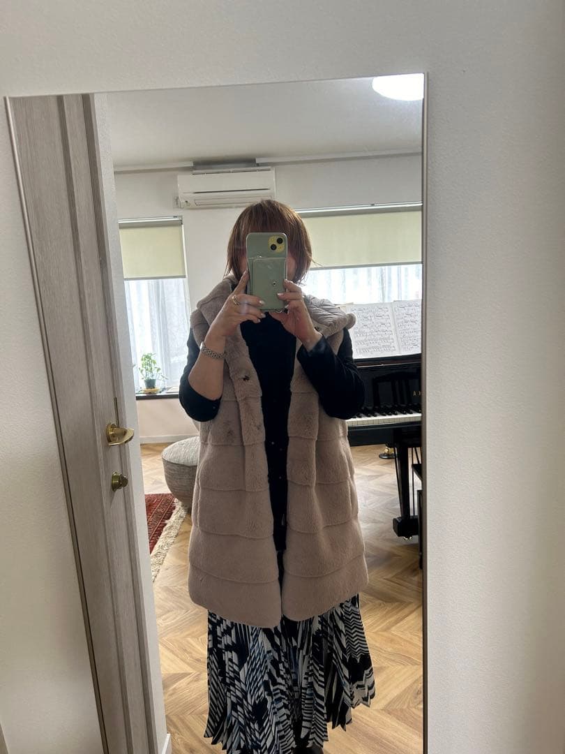 ⭐︎未使用LOU ANDREA⭐︎フード付。リバーシブルジレ　ダウン➕ファー