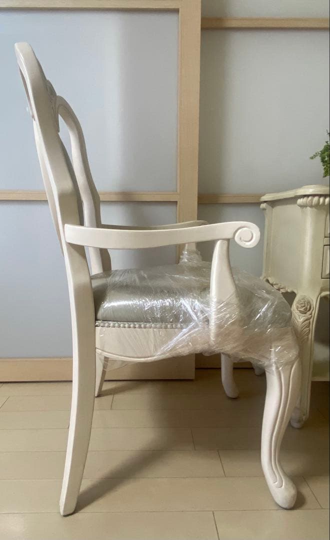 海外輸入家具（クラシックな高級椅子二脚）