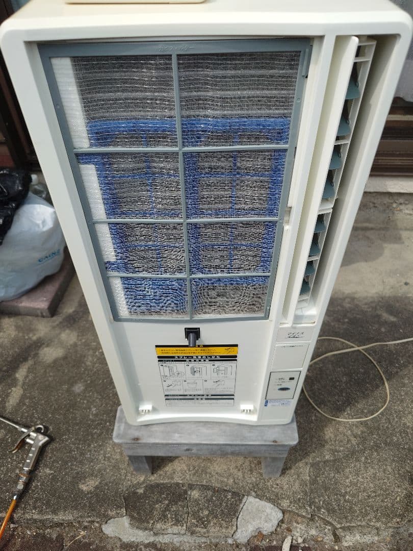 コイズミ製窓用エアコン実働外し立て。
