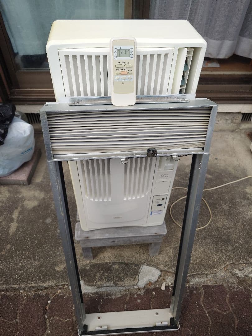 コイズミ製窓用エアコン実働外し立て。