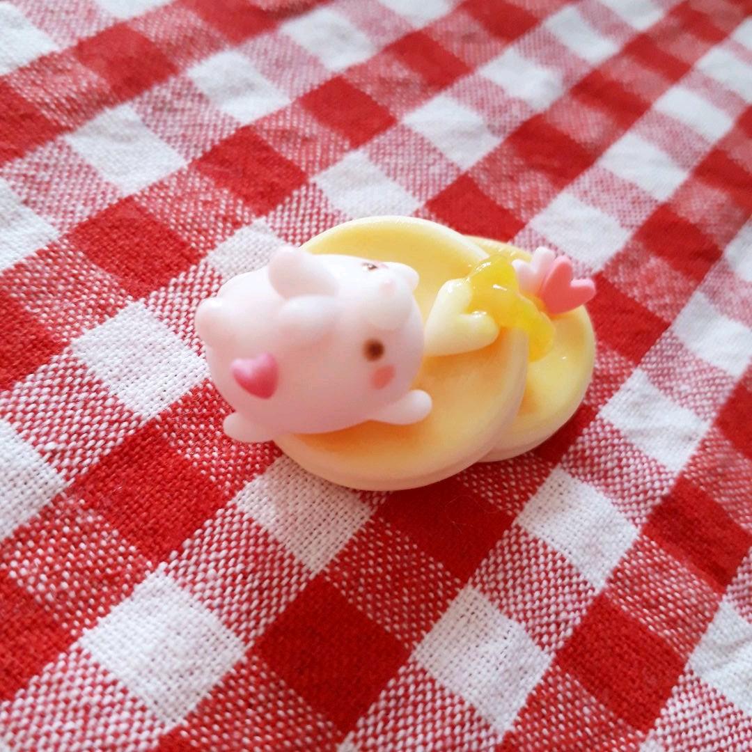 パンケーキにちょこん♡うさぎちゃん