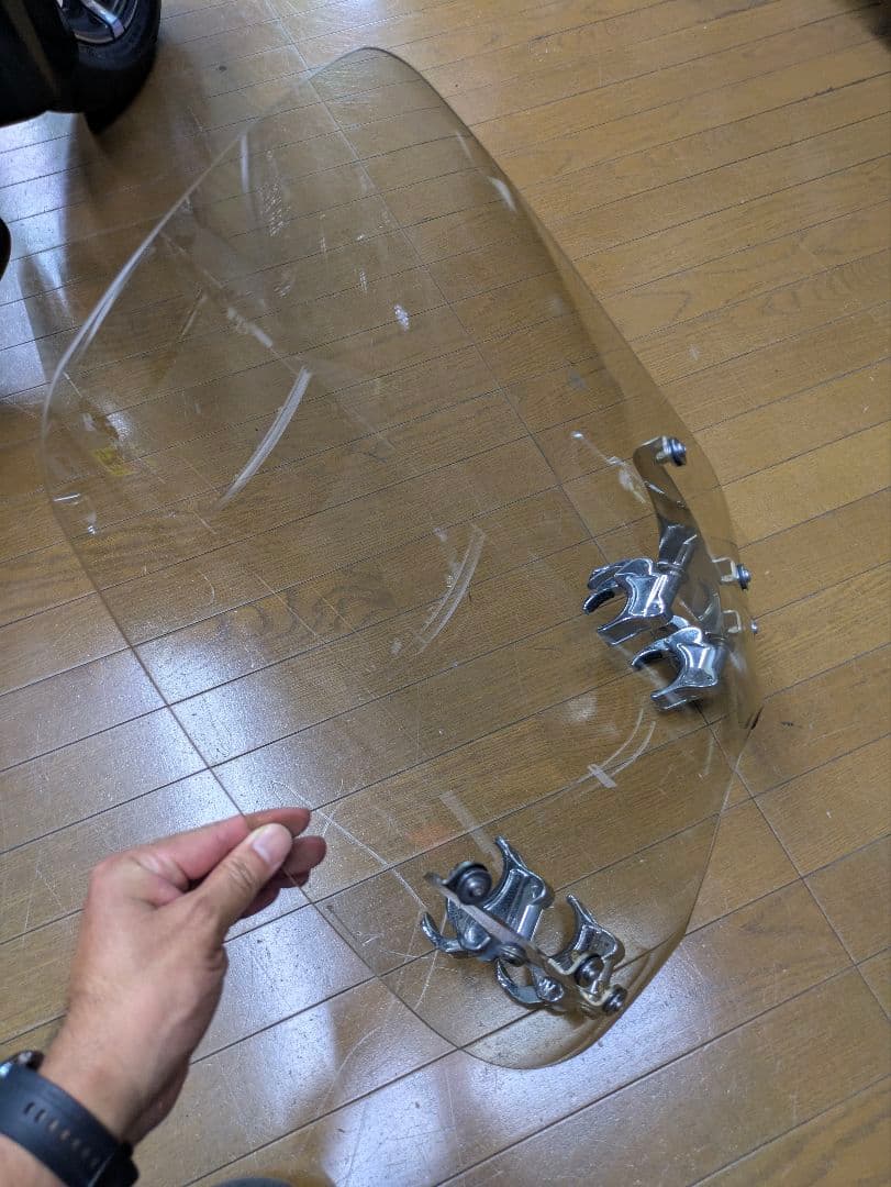 ハーレー純正　ウインドシールド　’０６以降FXDWG用　57301-06　鍵付き